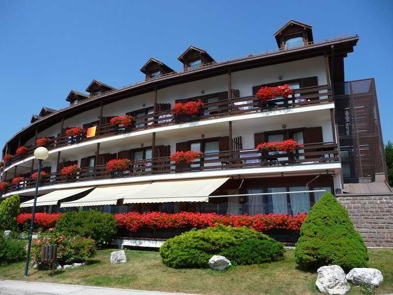 Hotel Resort Veronza Cavalese Eksteriør billede